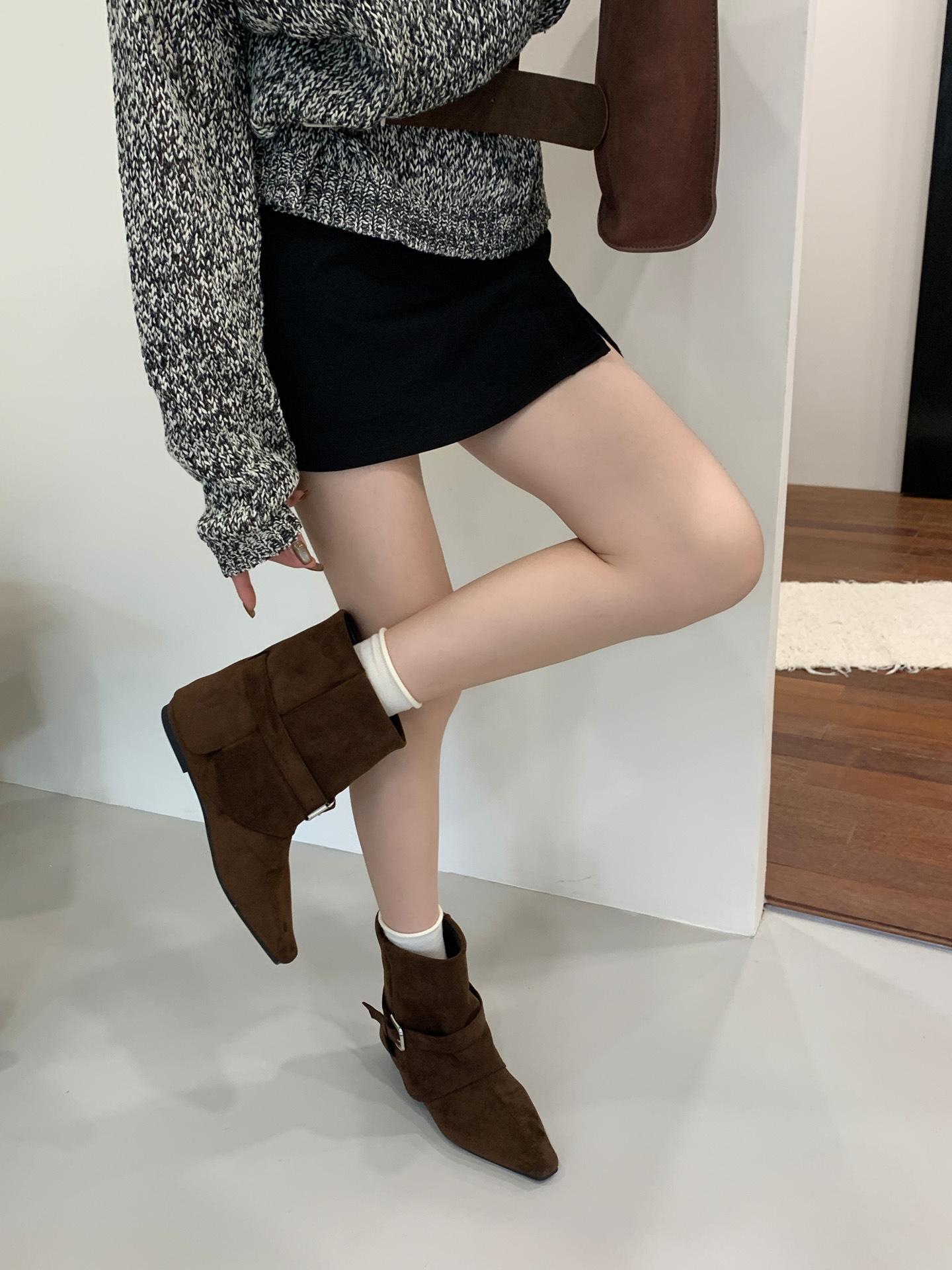 

2025 new autumn and winter square head belt buckle inner height-increasing short boots women s fashion boots suede French medium heel short boots 39