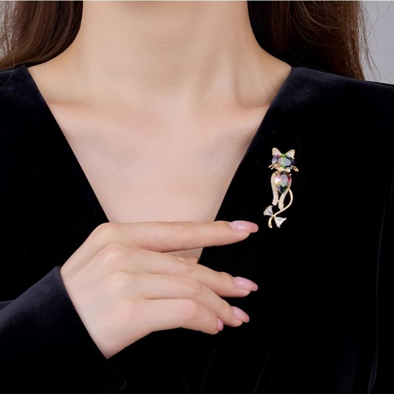 Persian Cat Brooch, High-end Women's Simple Crystal Animal Brooch, Niche Design Sense Brooch