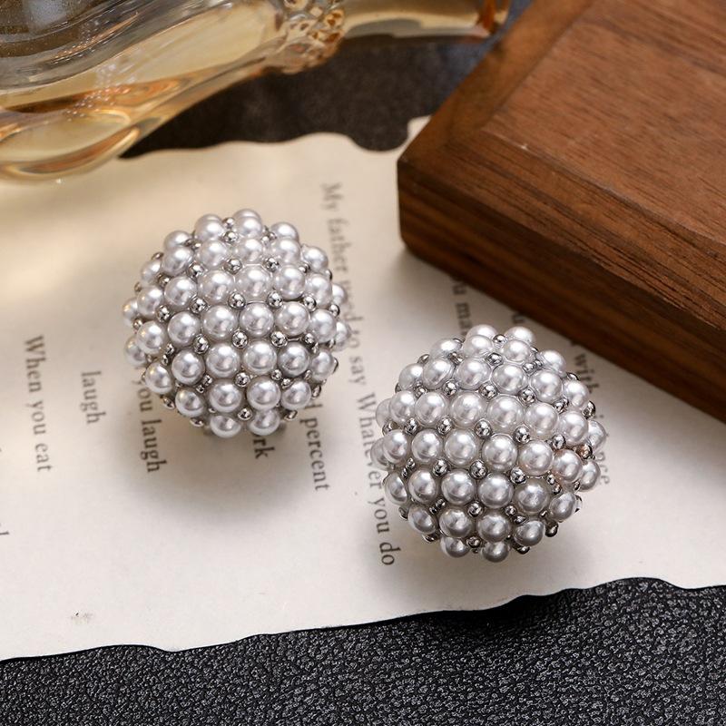 French Light Luxury Versatile Elegant Pearl Stud Earrings Women'S Fashion Temperament High Sense Geometric Earrings