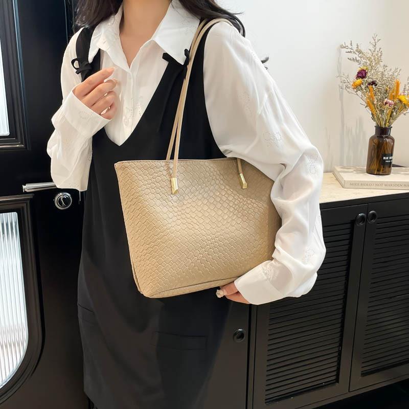 Grenzüberschreitende gewebte Handtasche mit großem Fassungsvermögen für Damen, 2025 neue Vintage- vielseitige Schultertasche mit Unterarmgriff und Tragetasche.