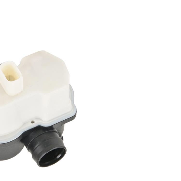 Compatible Fuel Leak Detection Pump for BMW 3 Series, Part Numbers 0261222018 and 16137193479.