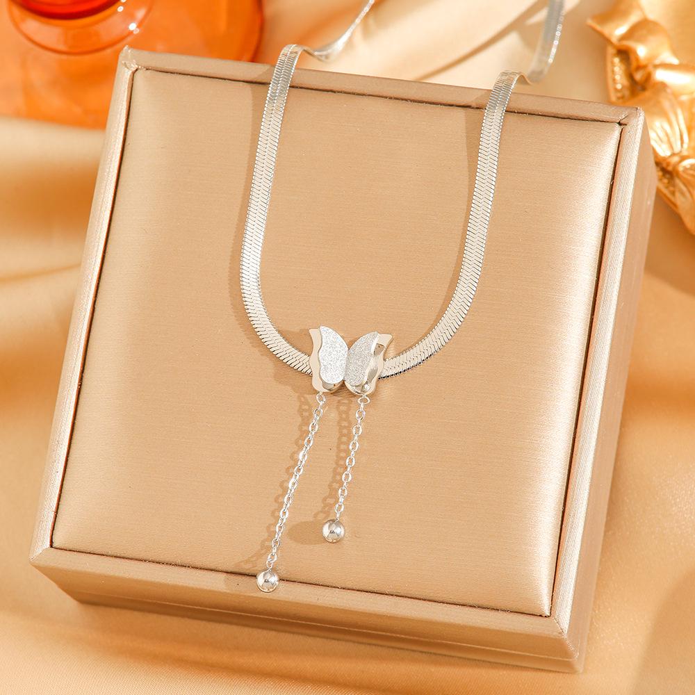 Exquisite 18K Gold-Plated Titanium Steel Necklace - Women's Clavicle Chain Jewelry, Fade-Resistant