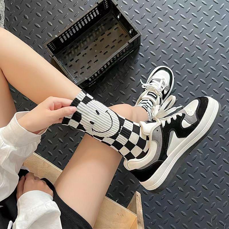 2023 Black & White Smiley Face Mid-Tube Socks - Unisex Autumn/Winter High Waist Sports Wear