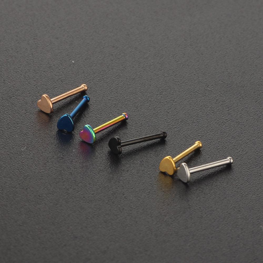 Herzförmiger medizinischer Nasenring: Europäischer & Amerikanischer Stil Nasen- und Ohrstecker mit geraden & gebogenen Stäben.