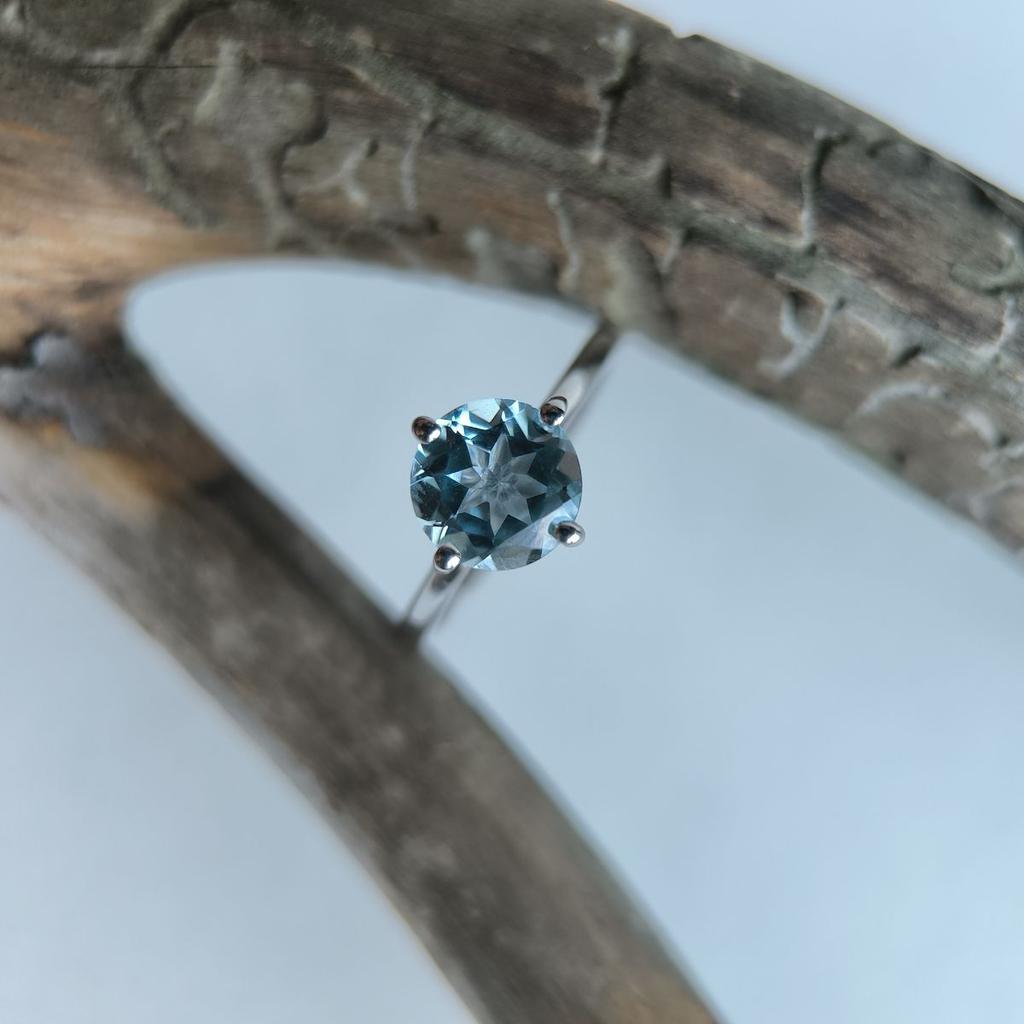 Silver Ring with Natural Topaz 2.219ct, Item Weight 2.29 Gr (2188216)