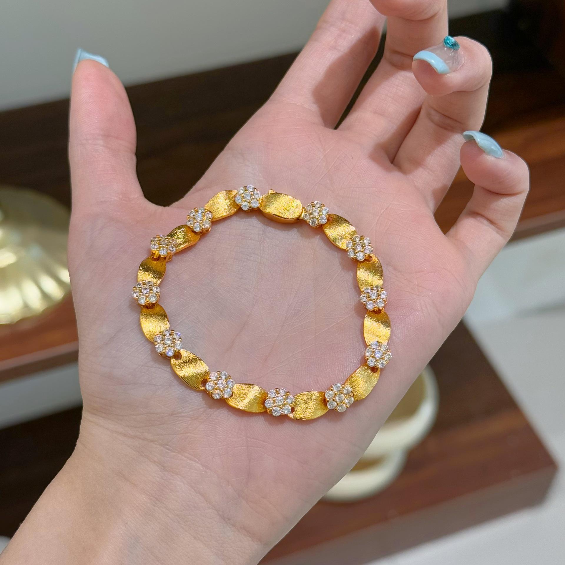 

Французский ретро шелковый атласный цветочный браслет: Изысканные, Модные, Легкая Роскошь Ручные Украшения