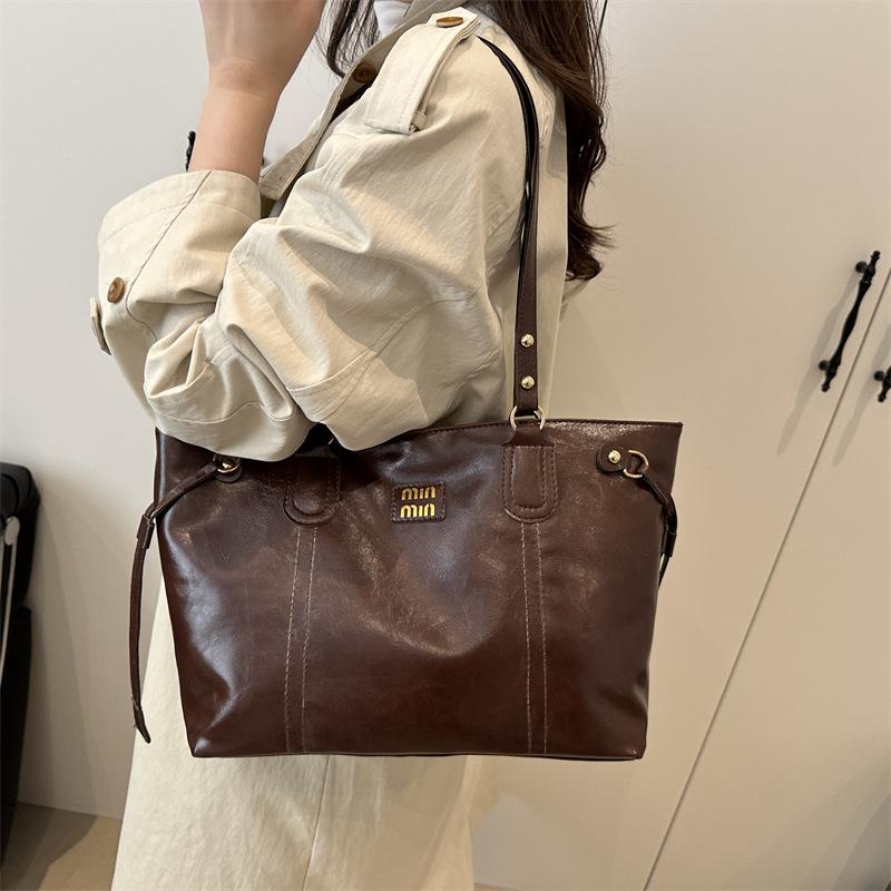 Retro large-capacity tote bag women's new commuting high-value underarm bag casual portable shoulder bag