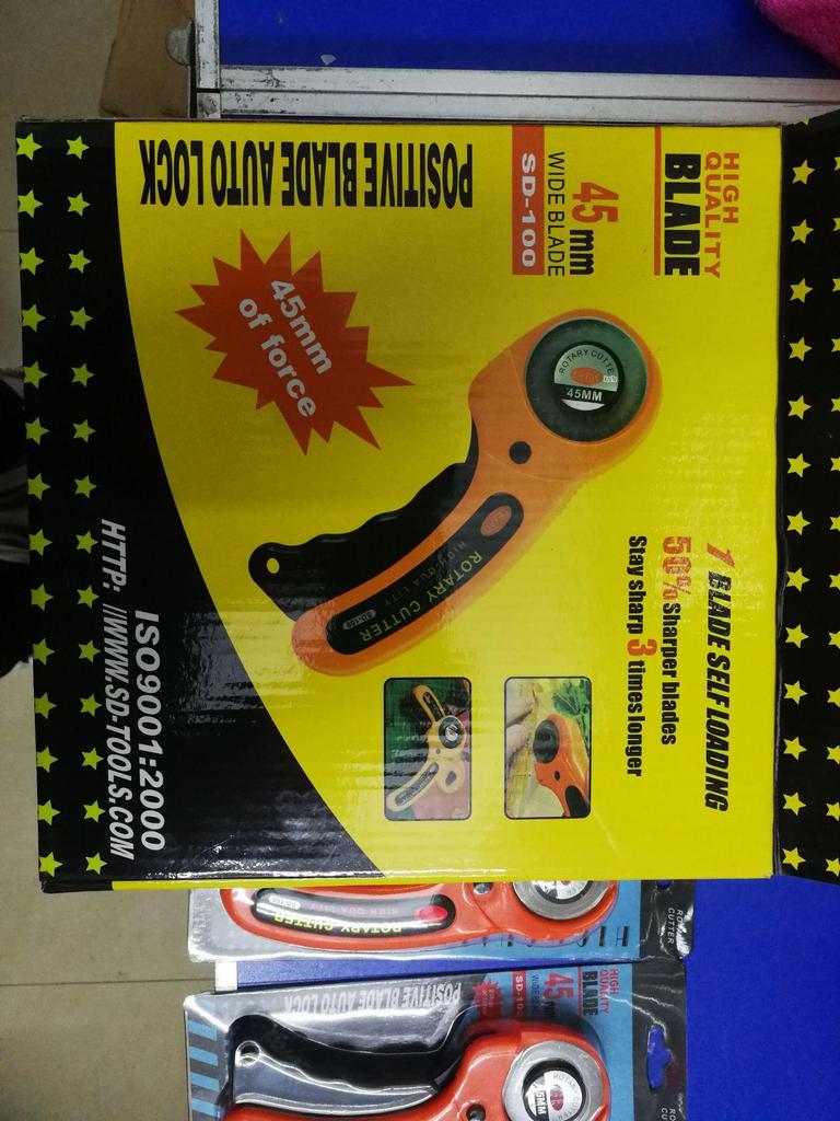 45mm Rotary Fabric and Leather Cutting Knife with Handle