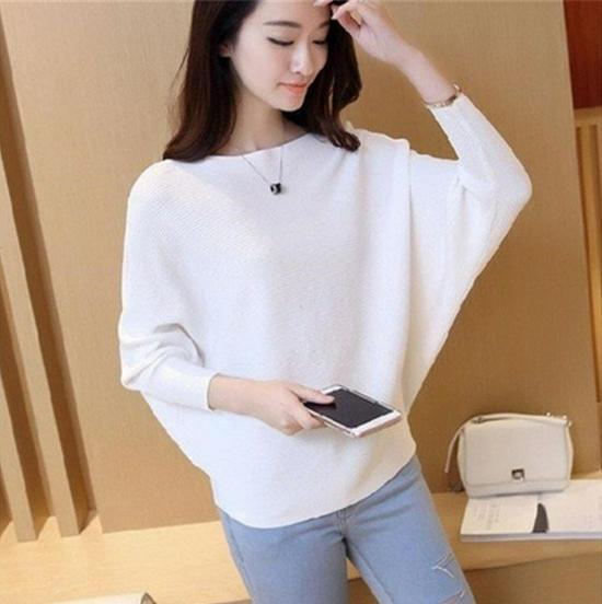 

Весна 2024 Женский свободный свитер на одно плечо с рукавами «летучая мышь» — большой размер, топ с длинными рукавами One Size чистый белый