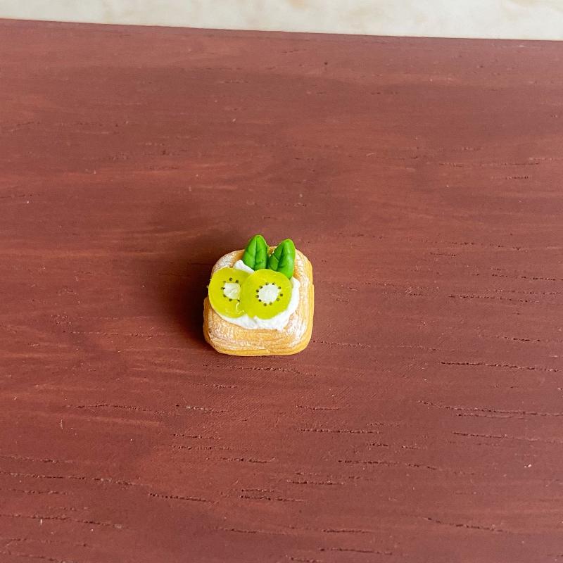 Mini Cute Simulation Cake Model Toy For Doll Accessories Kids Gift 1Pcs Miniature Dollhouse Food Fruit Square Tower