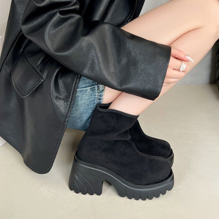 Dicke Sohle, hochhackige kleine kurze Stiefel für Damen, Herbst und Winter 2025, Samtstiefel, dünne britische Martin-Stiefel, koreanische nackte Stiefel