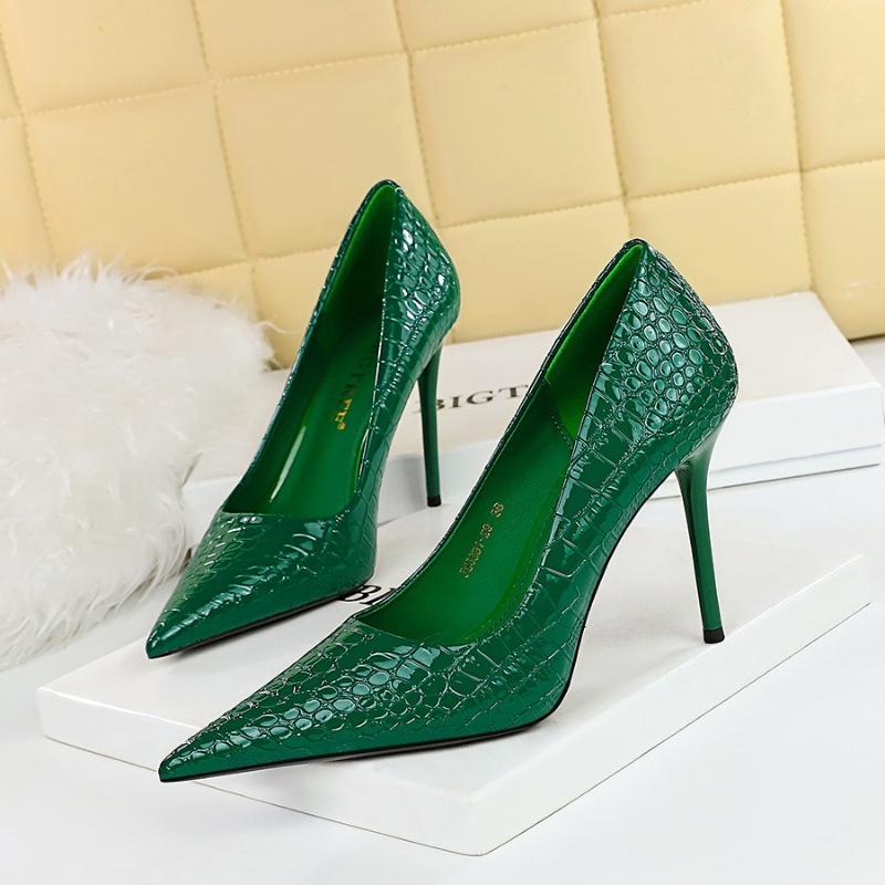 Sexy Stiletto High Heels Pointed Toe Patent Leather Snake Print Slimming Women Pumps