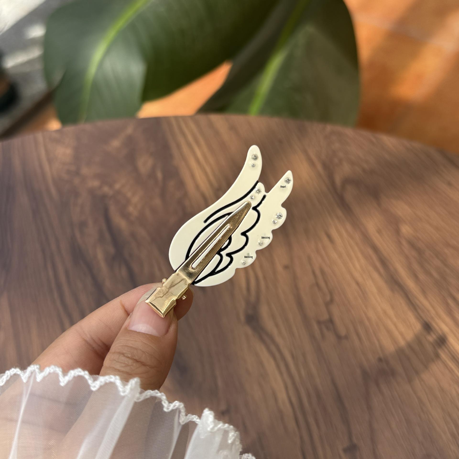 

Свежая 2025 Переливающаяся заколка для волос со стразами без следов для женщин