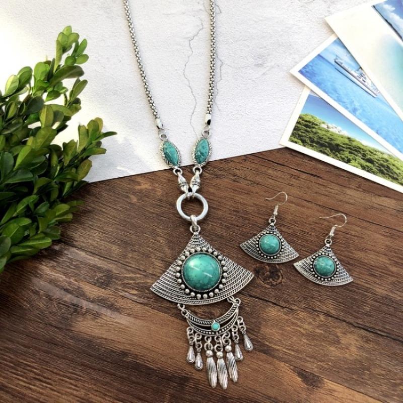 Vintage turquoise necklace Bohemian versatile temperament exaggerated fringed sweater chain earrings accessories