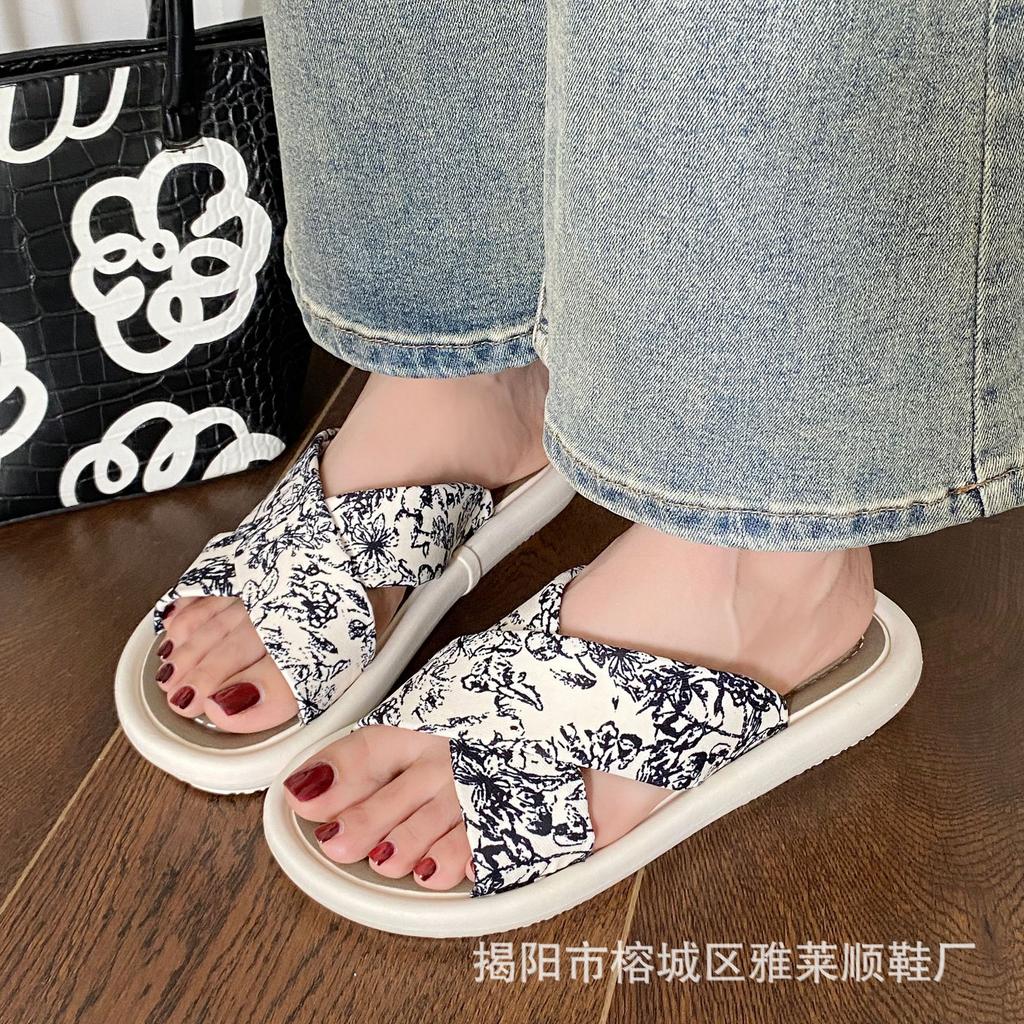 Fashion Chinese Style Flat-Bottomed Womens Slippers Summer Wear 2025 New High-End Cross With Beach Sandals For Women Zapatillas de mujer
