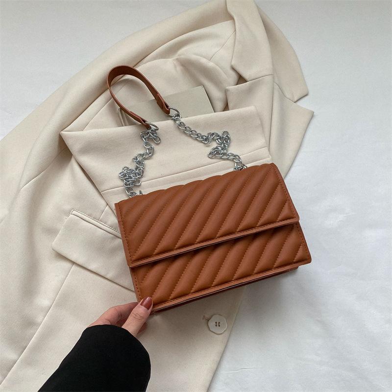

2025 spring new model, this year s popular small bag women s simple popular shoulder messenger bag casual commuter small square bag коричневый