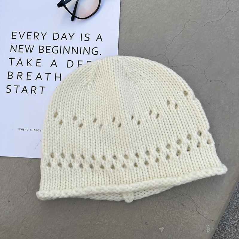 The New Woolen Pullover Hat Is Feminine  Warm and Ear Protecting. The Woolen Knitted Hat Makes The Face Look Smaller and Is A Retro Cold Hat