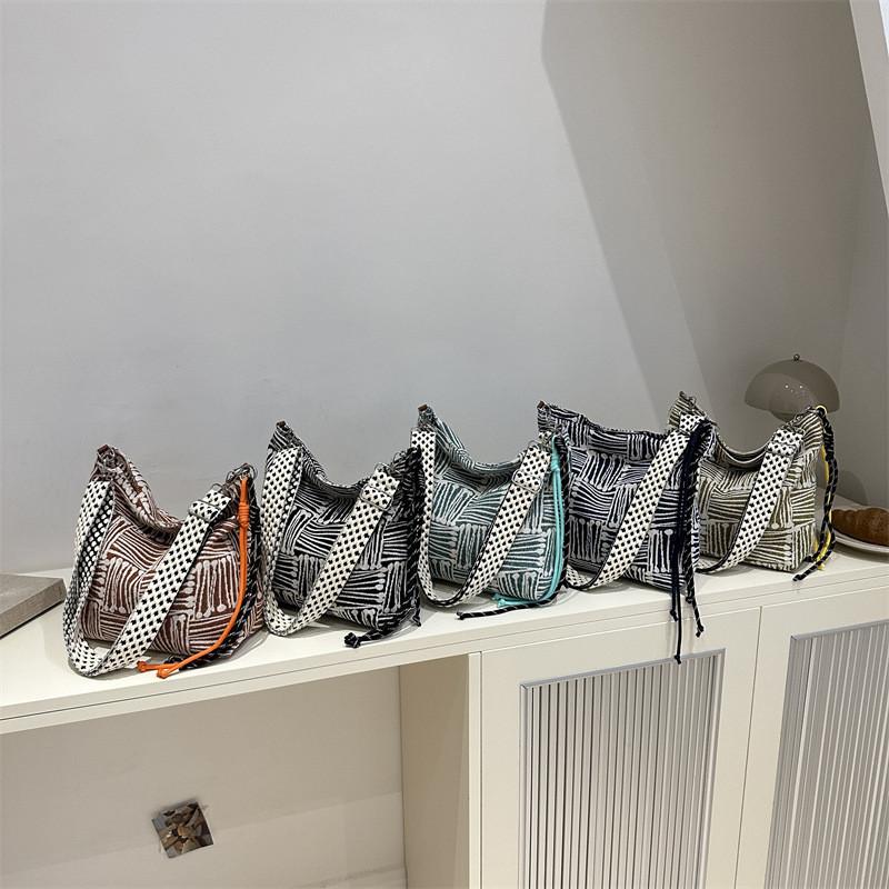 Stylish Large Capacity Tote Bag For Women Perfect For Daily Use And School With Unique Color Options