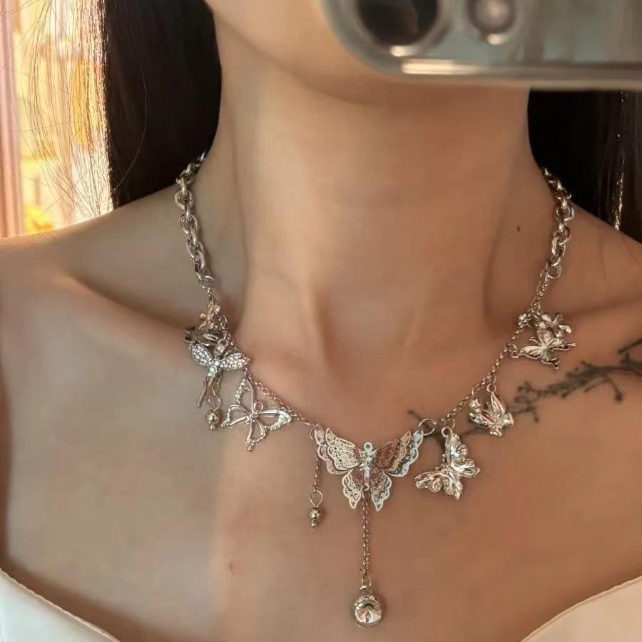 Spice Girl Mechanical Butterfly Necklace Retro Heavy Industry Collarbone Chain Medieval Niche Hollow Metal Neck Chain Light Luxury Jewelry Tide