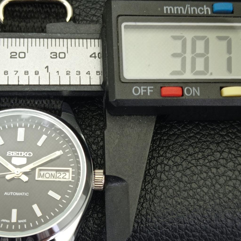 JAPAN VINTAGE SEIKO 5 AUTOMATIC REFURBISHED MENS BLACK DIAL WATCH A440606-4 Sk-a440606