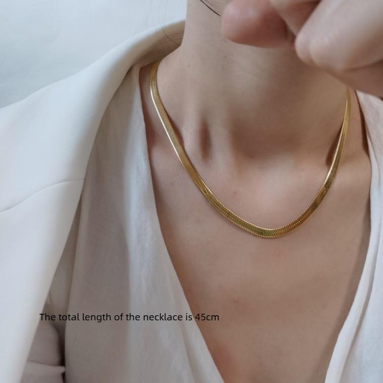 Goldene Schlüsselbein Kette Flache Schlangenknochen Halskette für Damen, 18 Karat Vergoldet, Schlicht und Elegant, mit Ein Raffiniertes Gefühl
