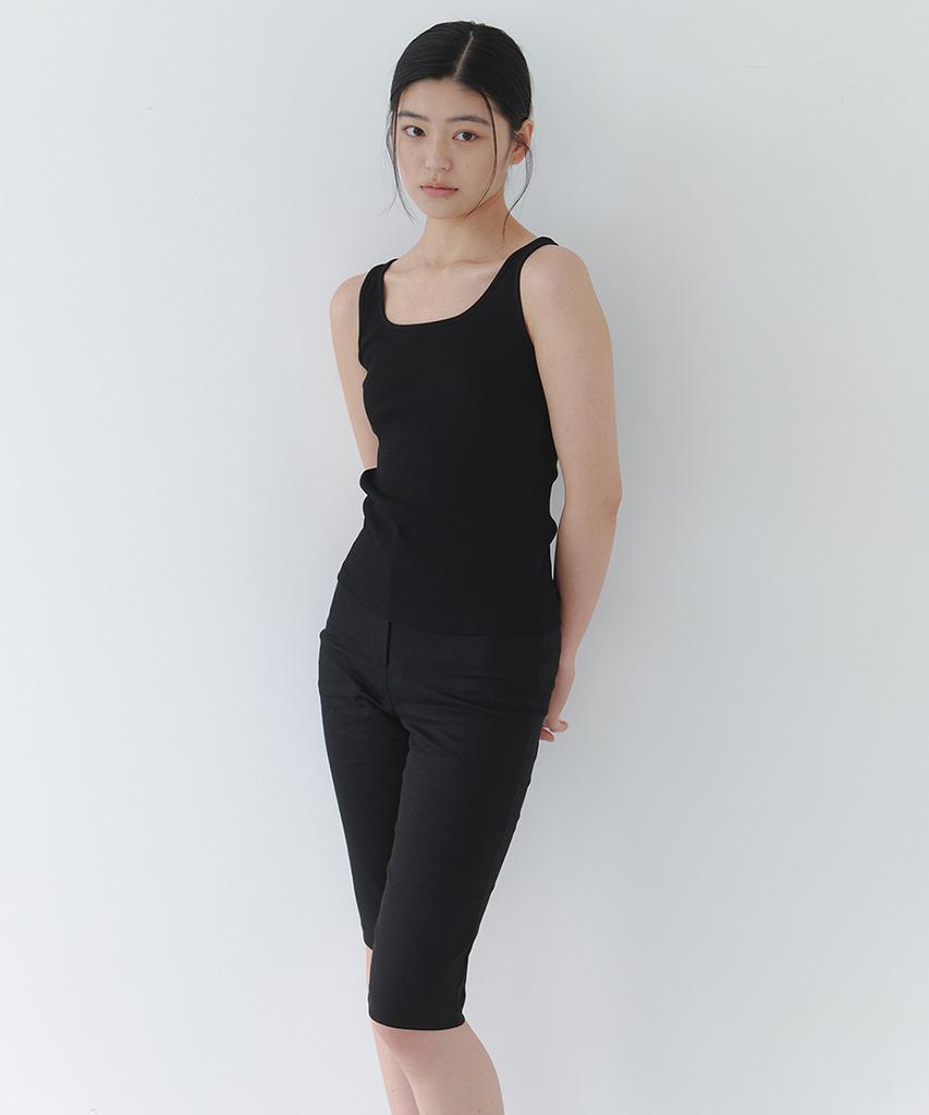 LAMINEZ Slim Capri Pants - Black
