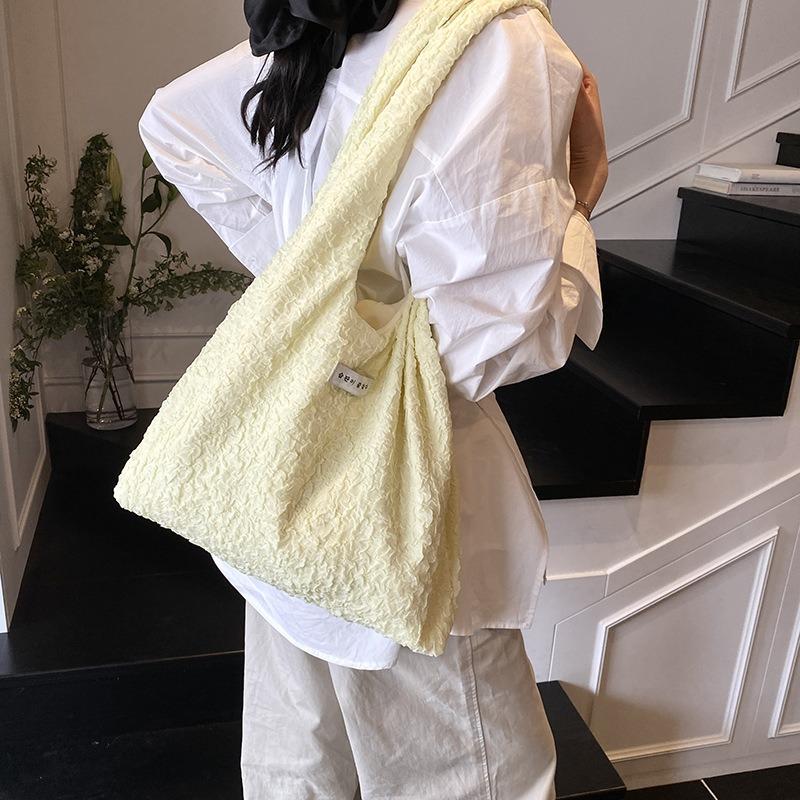 Tote bag women's large-capacity new versatile shoulder bag lazy wind bubble cloth college student class bag
