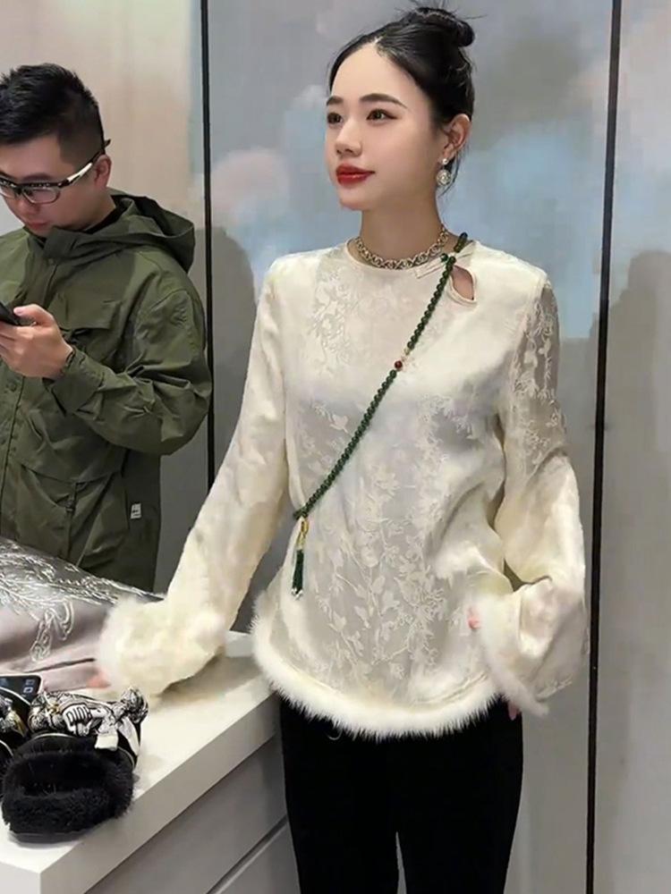 

Women s Autumn/Winter Chinese Style Long-Sleeve Fur-Trimmed Buttoned Shirt Medium білий