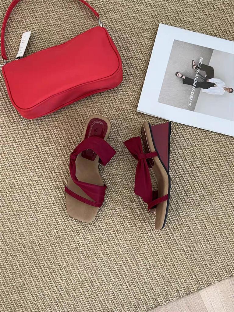 2025 new summer niche design temperament slope heel cool slippers fairy wear one-word high heels slippers