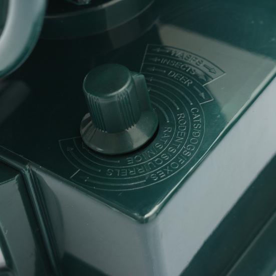 Solar Powered Outdoor Ultrasonic Pest Bird Crow Animal Repeller Repellent Scarer