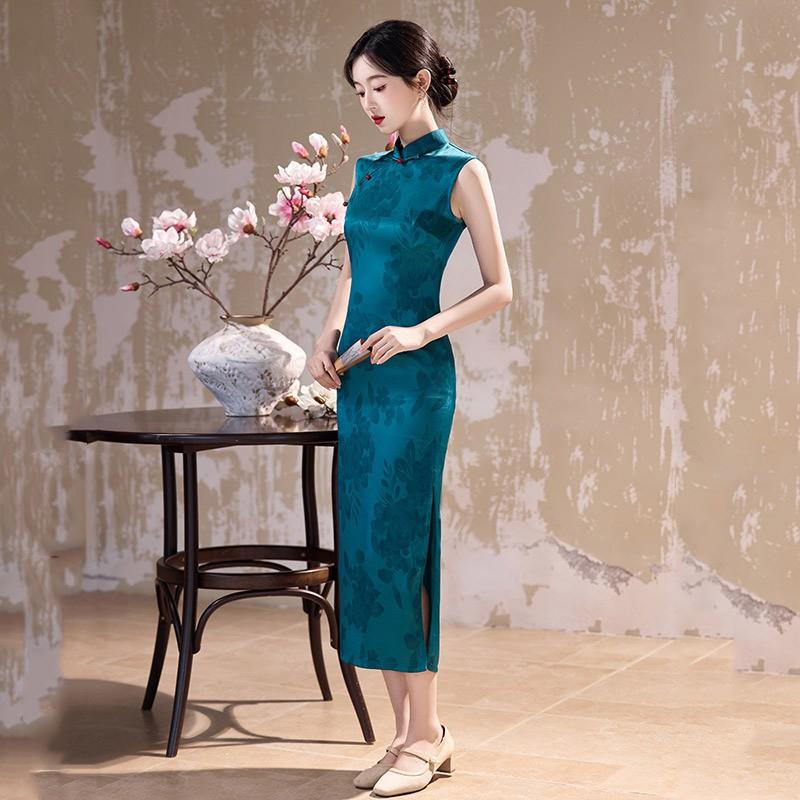 Sleeveless Chinese-Inspired Long Cheongsam Dress Women Vintage Fit Daily Wear Stand Collar Mid-Slit Lightweight