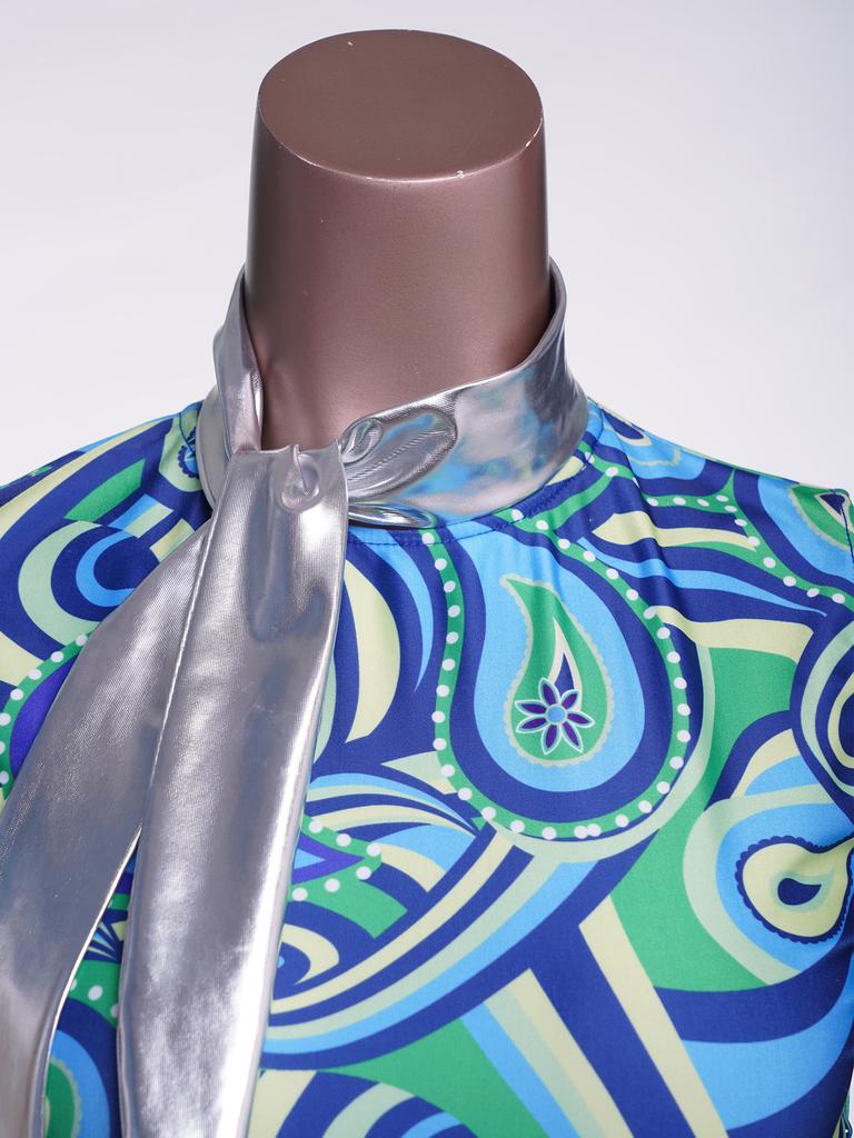 Women Disco Outfit Sleeveless Back Invisible Zipper Printed Bodice Side Slit Metallic Dress with Neckerchief for Halloween Cosplay Theme Party