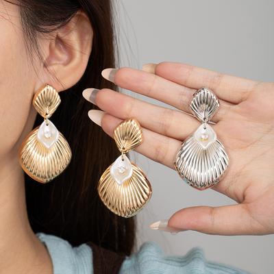 Simple Love Texture Shell Earrings Metal Wind Light Luxury High-End Personalized Fashion Earrings