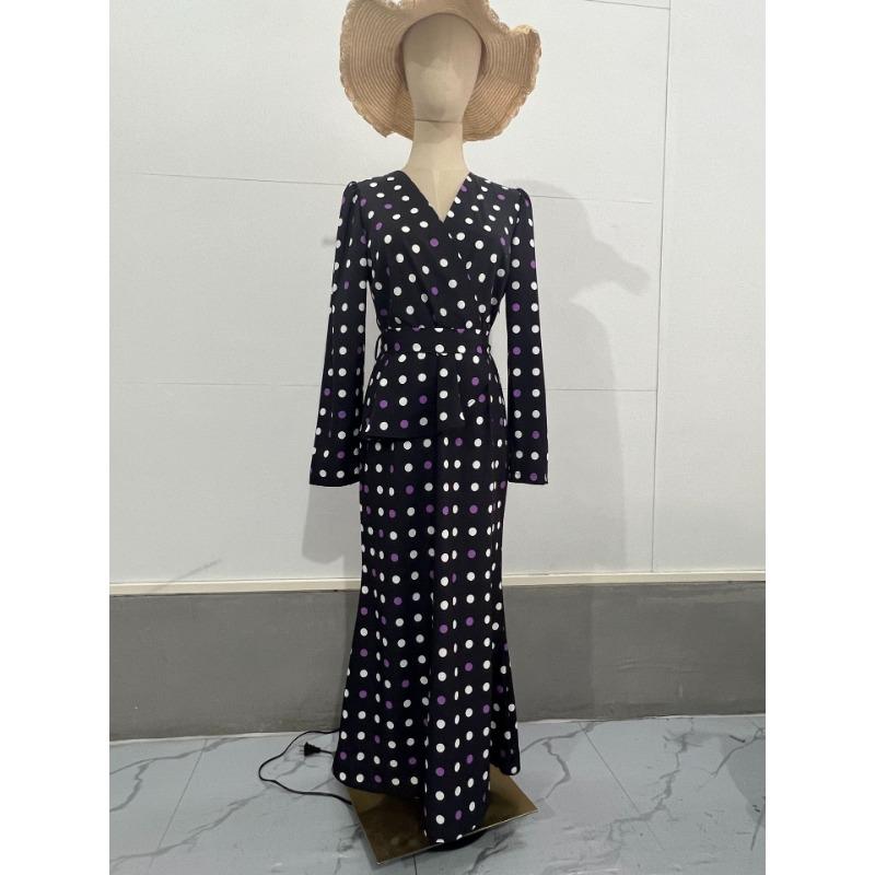 

Весеннее и осеннее женское платье. Шикарное платье во французский горошек. Темпераментное платье с v-образным вырезом. M