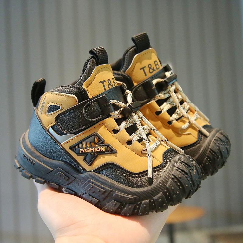 Chaussures de sport pour enfants 2025 printemps et automne nouvelles chaussures de papa pour garçons chaussures d'alpinisme chaussures de course pour filles chaussures décontractées pour bébé à semelle souple