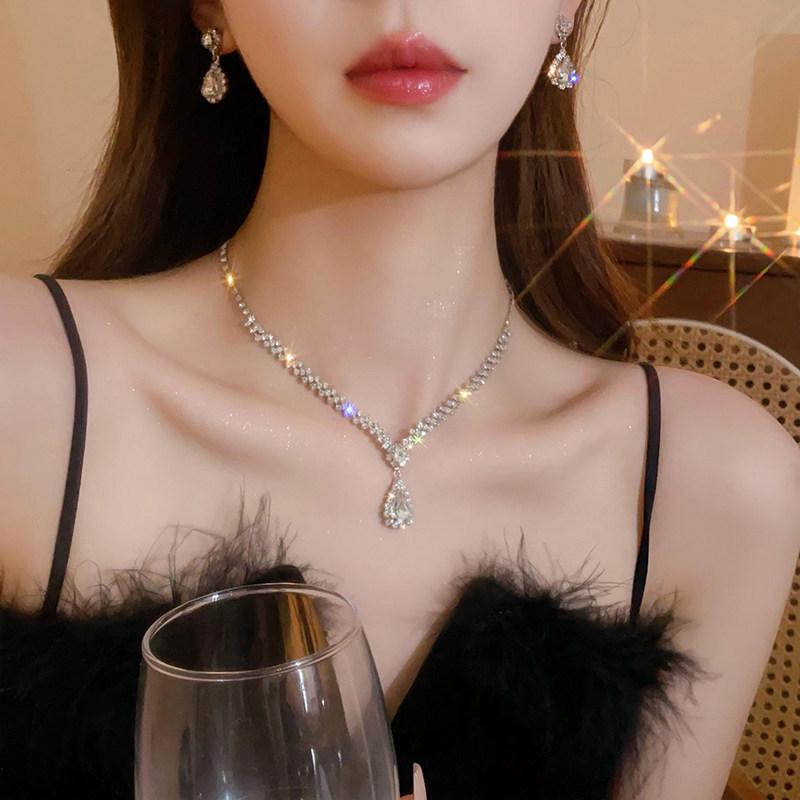 French Diamond Water Drop Earring & Necklace Set: Elegant, Light Luxury, High-End Fashion Collarbone Chain.