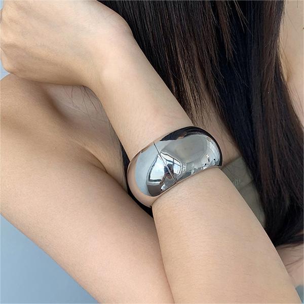 

2025 Европейский и Американский Глянцевый Металлический Круглый Браслет: Новая Мода Высококлассные Роскошные Ювелирные Изделия для Женщин