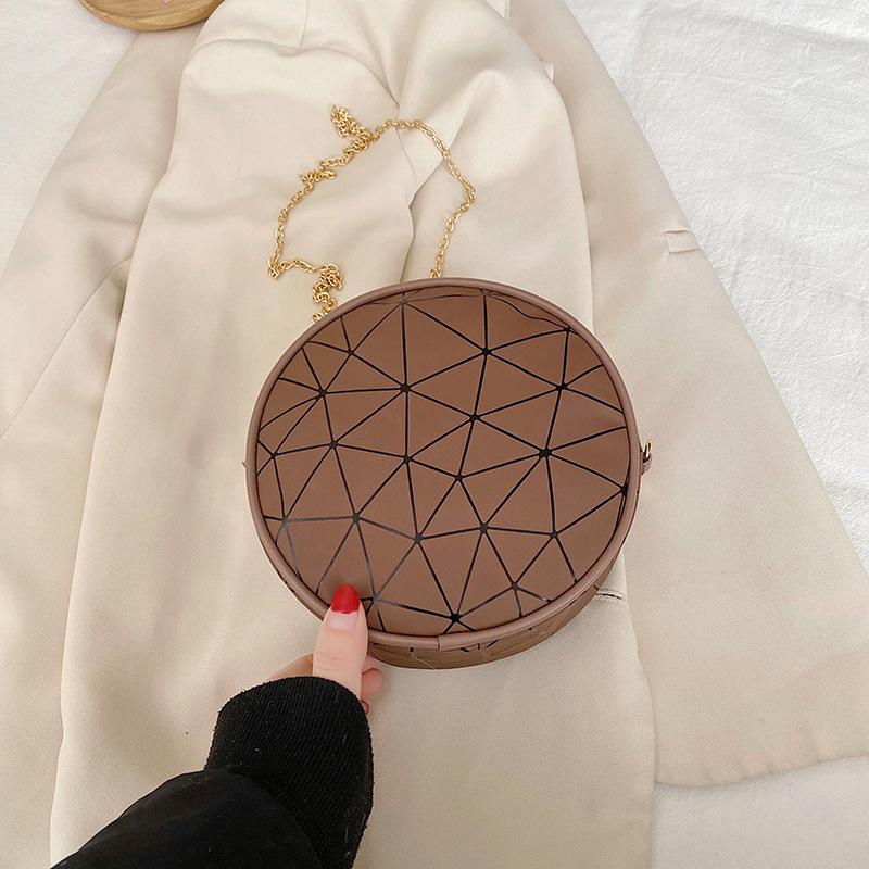 

Guangzhou women s bag summer geometric rhombus contrasting color chain round bag single shoulder oblique span semi-shaped mobile phone bag коричневый