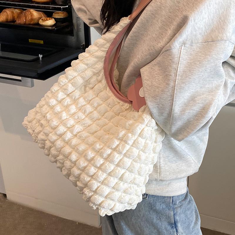 

Korean Pleated Waffle Shoulder Bag New Style of Bubble Gauge Tote Bag Fashionable Large Capacity Shopping Bag