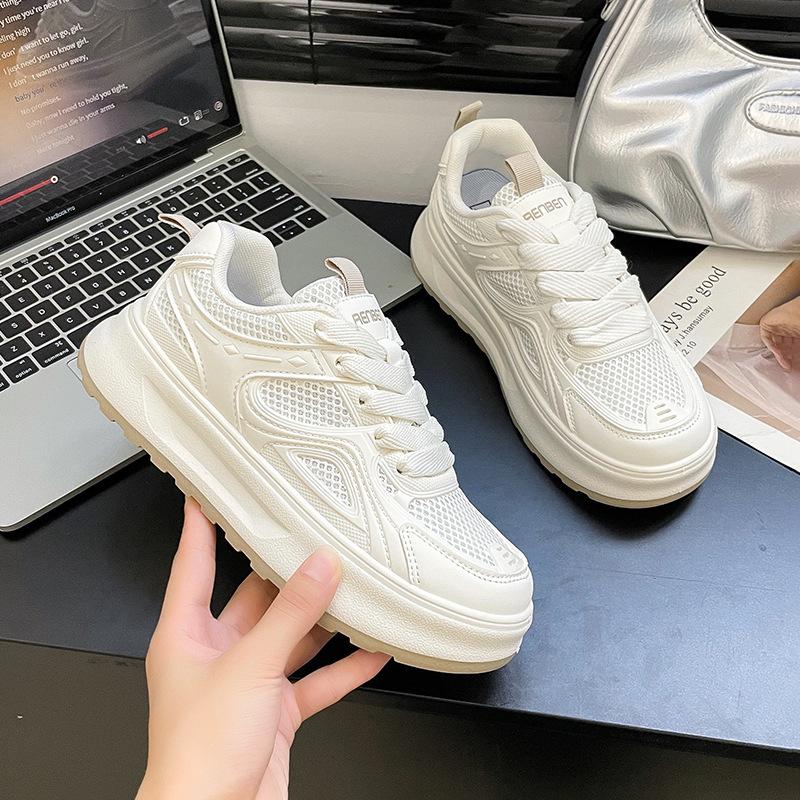 

2025 spring and summer new sports and leisure shoes trendy fashion breathable lace-up rubber high value super soft little white board shoes 35