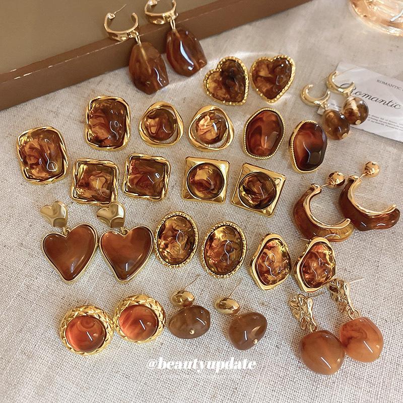 Maillard Silver Needle Heart Earrings: Geometric Irregular Resin Studs for Women