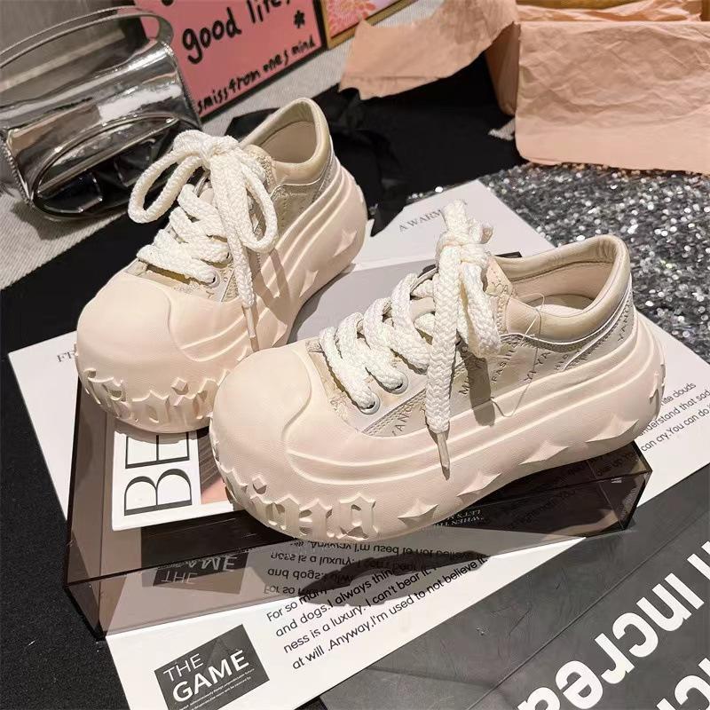 

Перламутровые буквы, толстая подошва, туфли-маффины в повседневном стиле, весенне-летняя новинка, растворяющиеся туфли, маленькая спортивная обувь, маленькие белые туфли, женская обувь 40