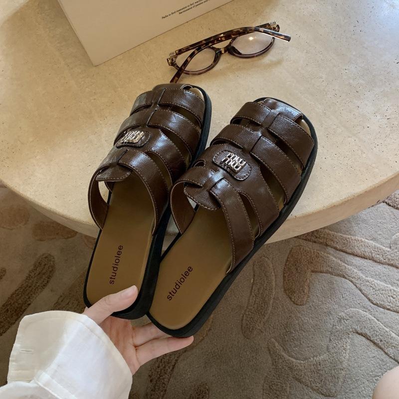 

Туфли модные плетеные с круглым носком полые универсальные с закрытым носком ленивые на одной педали полушлепанцы 35 серебряный