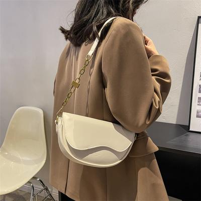 Korean Version of Fashion Small Bag Women's 2025 Autumn New Popular Retro Versatile Messenger Bag One Shoulder Underarm Saddle Bag