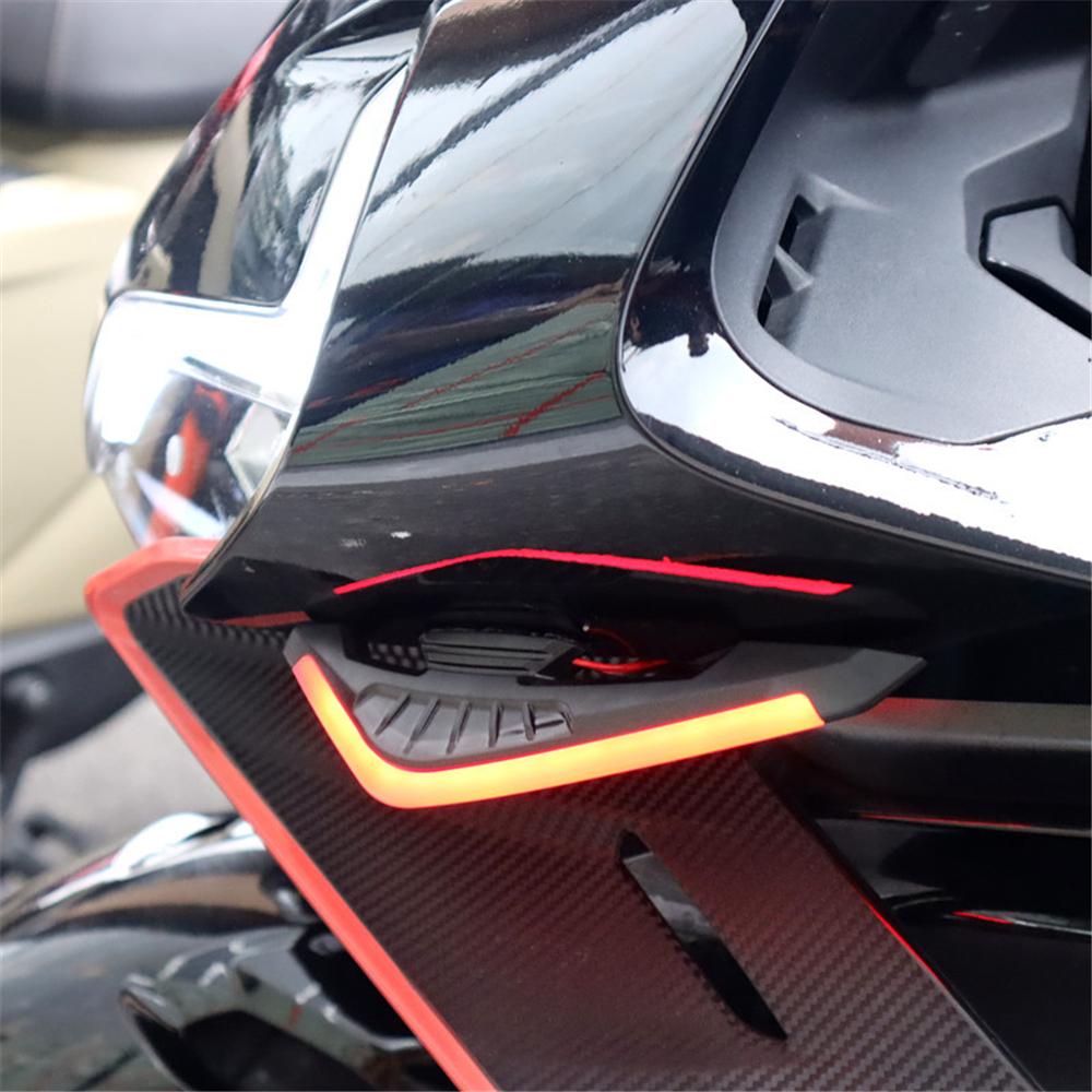 2x Motocyklový winglet boční spoiler aerodynamické křídlo větrná ploutev s červeným LED světlem