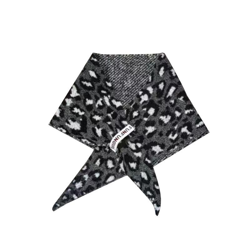 Scarf New retro wool triangle scarf scarf autumn and winter warm scarf leopard print jacquard scarf scarf shawl