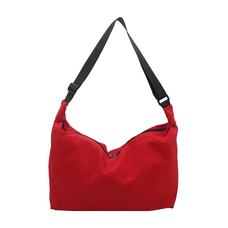 

2025 Autumn Japanese Pleated Large Capacity Dumpling Crossbody Bag with Wide Nylon Strap красный