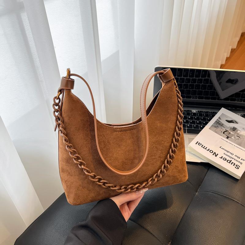 

Classic Black Chain Crossbody Bag for Women Autumn Winter New Large Capacity One Shoulder Bags Texture Versatile Handbag (20cm<Max Length<30cm)