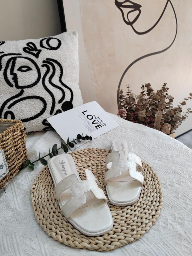 Francouzský~ všestranné chladné pantofle 2025 nové léto retro móda jednoduchá plochá podrážka venkovní nakupování cestování dámské boty