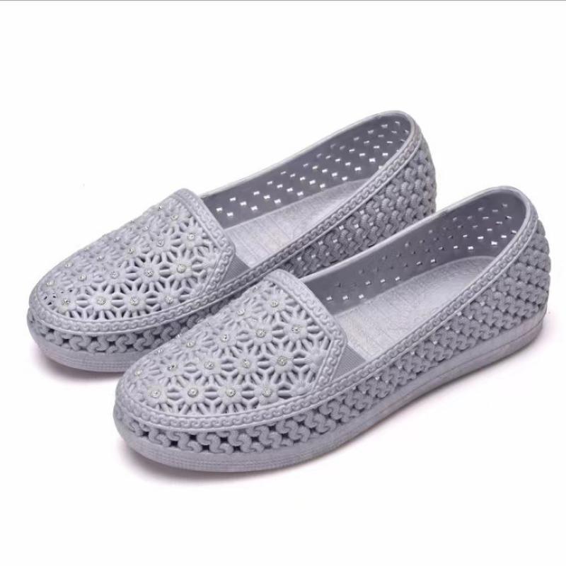 Sandals Women Shoes with Holes Casual Non-slip Nurse Flat Shoes White Sandals Mother Shoes Beach Shoes